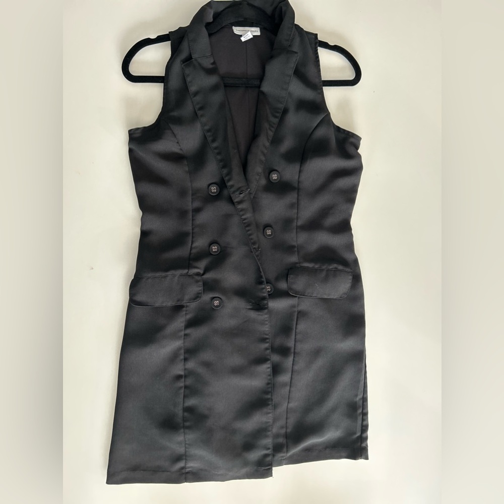 Beautiful Black dress up long button vest with liner